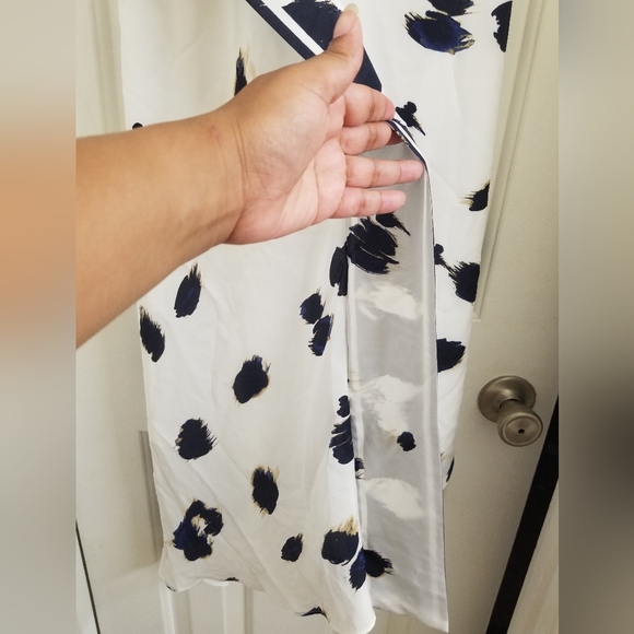 Banana Republic Asymmetrical - Picture 2 of 4